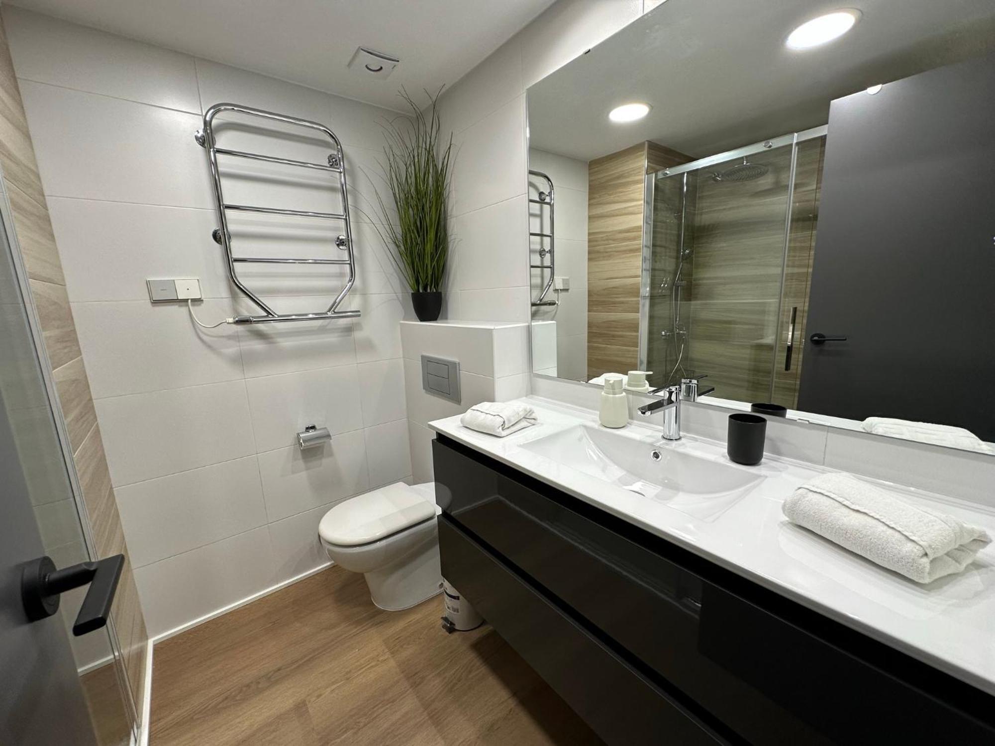 Luxury Frontal Al Mar Benalbeach เบนัลมาเดนา ภายนอก รูปภาพ